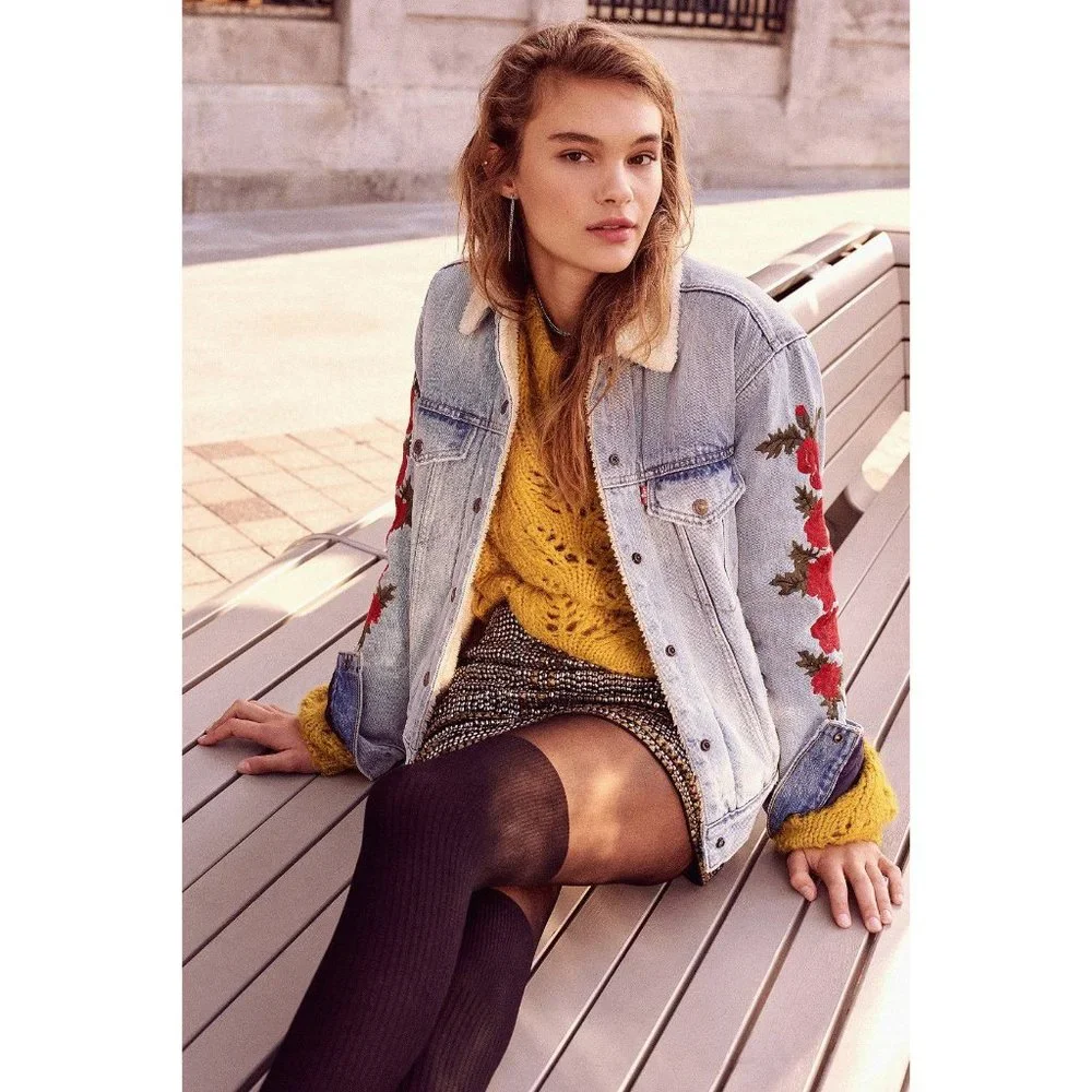 Women's Blue Ex-boyfriend Floral-embroidered Denim Sherpa Trucker Jack… - Picture 2 of 12